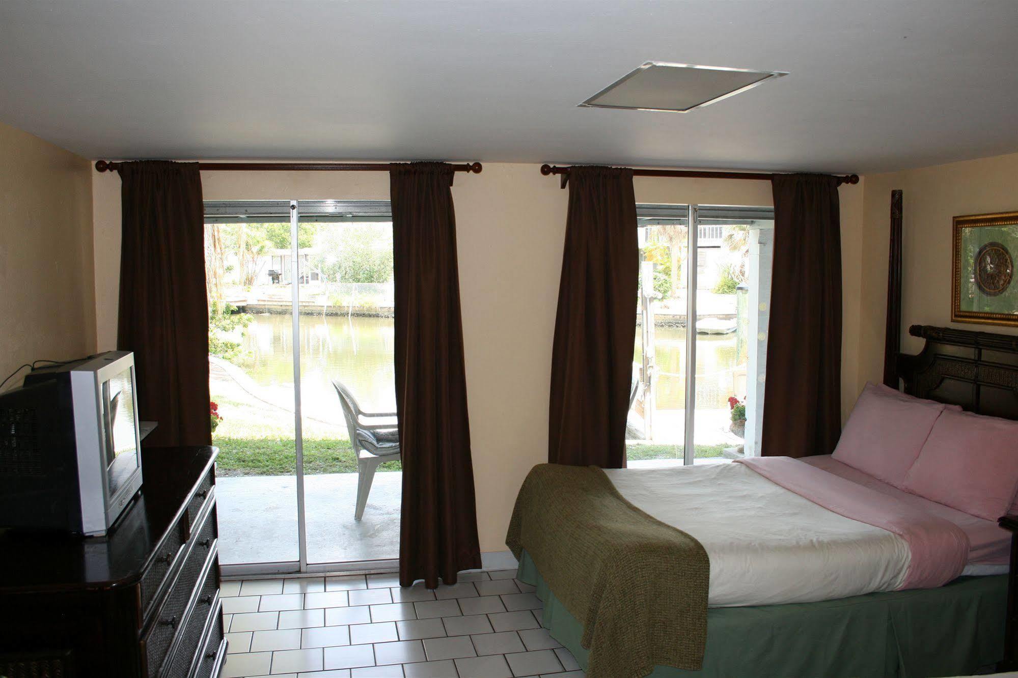 Hidden Harbor Suites Fort Myers Beach Exteriör bild