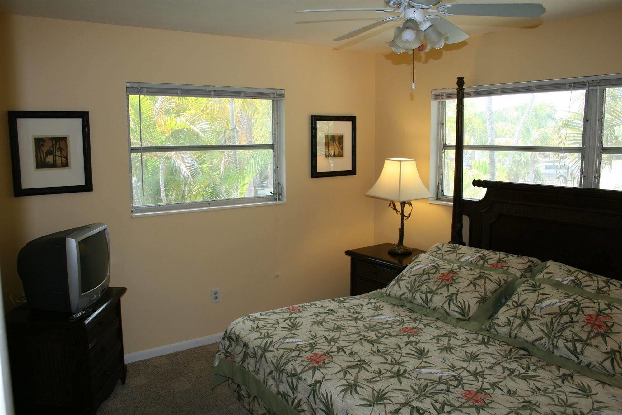 Hidden Harbor Suites Fort Myers Beach Exteriör bild