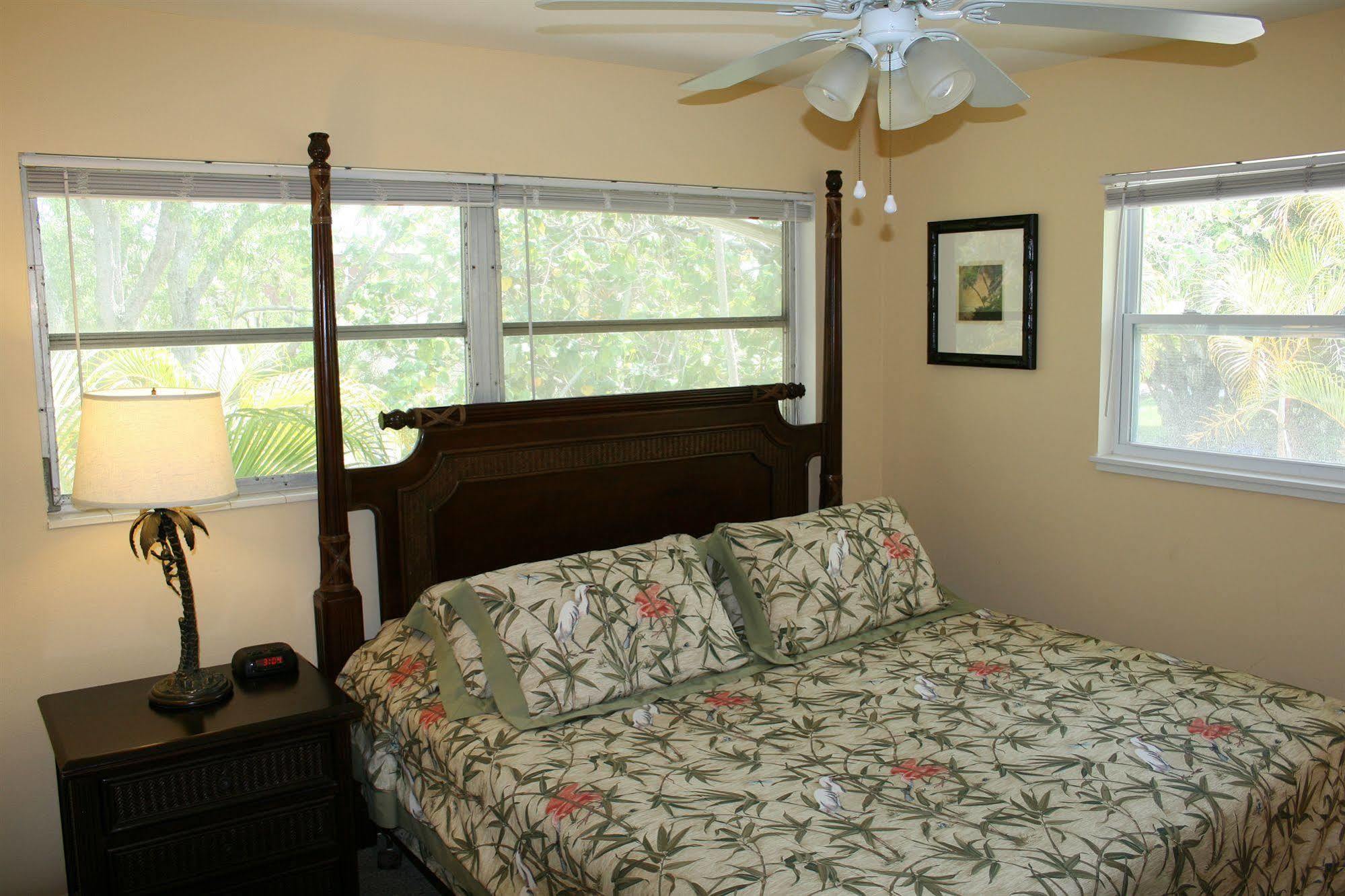 Hidden Harbor Suites Fort Myers Beach Exteriör bild