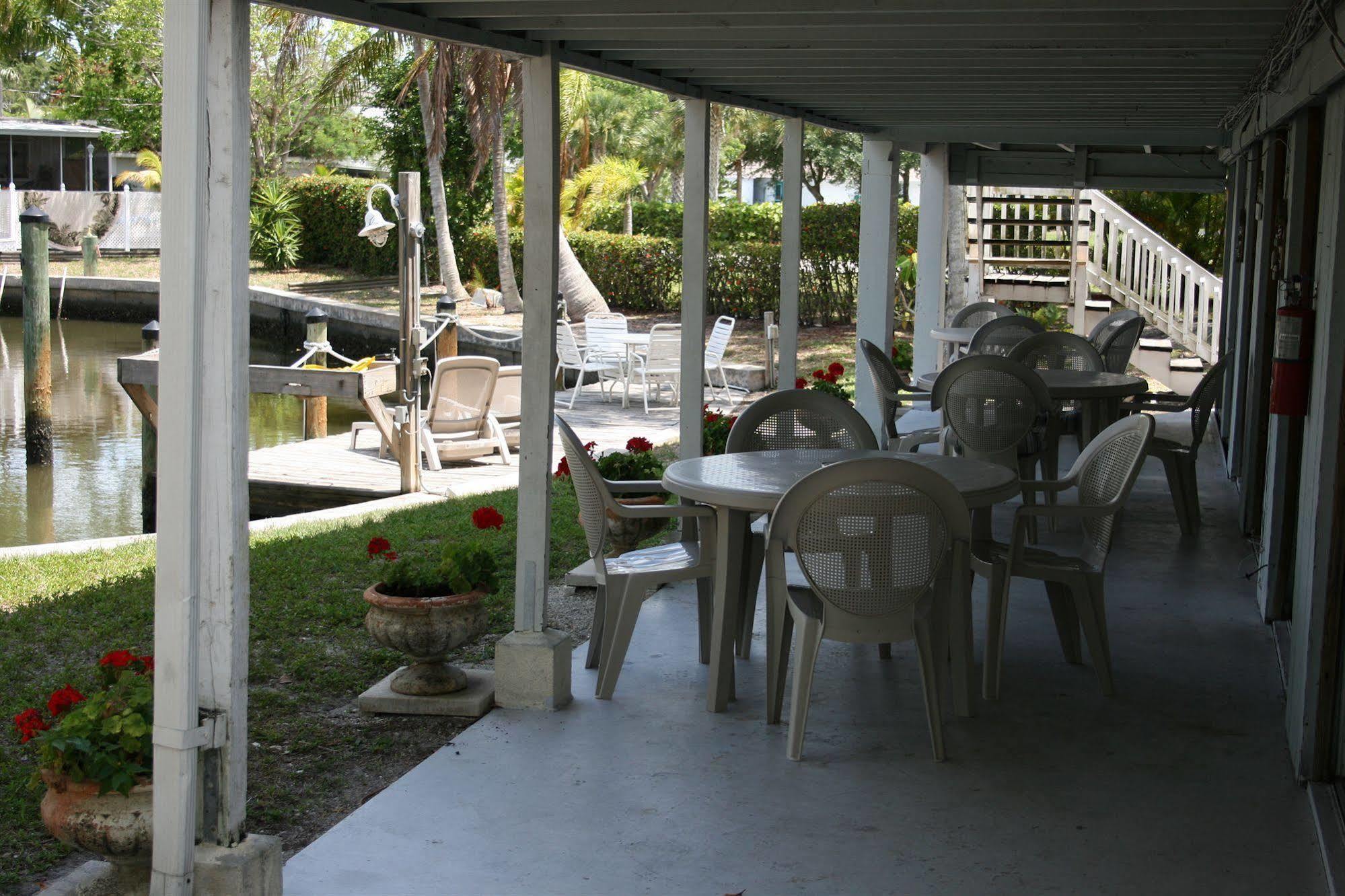 Hidden Harbor Suites Fort Myers Beach Exteriör bild